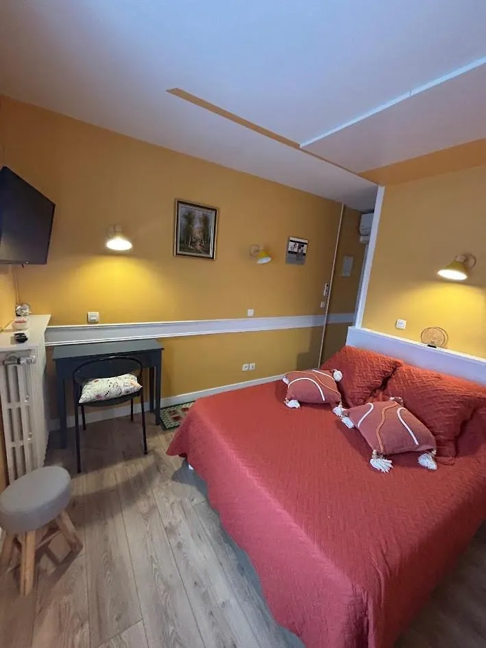 Auberge De La Normandie Junhac Bed & Breakfast